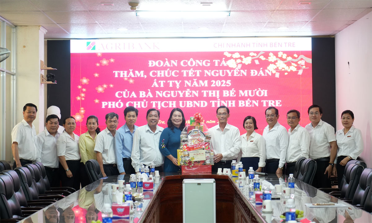 Phó Chủ tịch UBND tỉnh Nguyễn Thị Bé Mười thăm, chúc Tết các đơn vị tài trợ an sinh xã hội trên địa bàn tỉnh