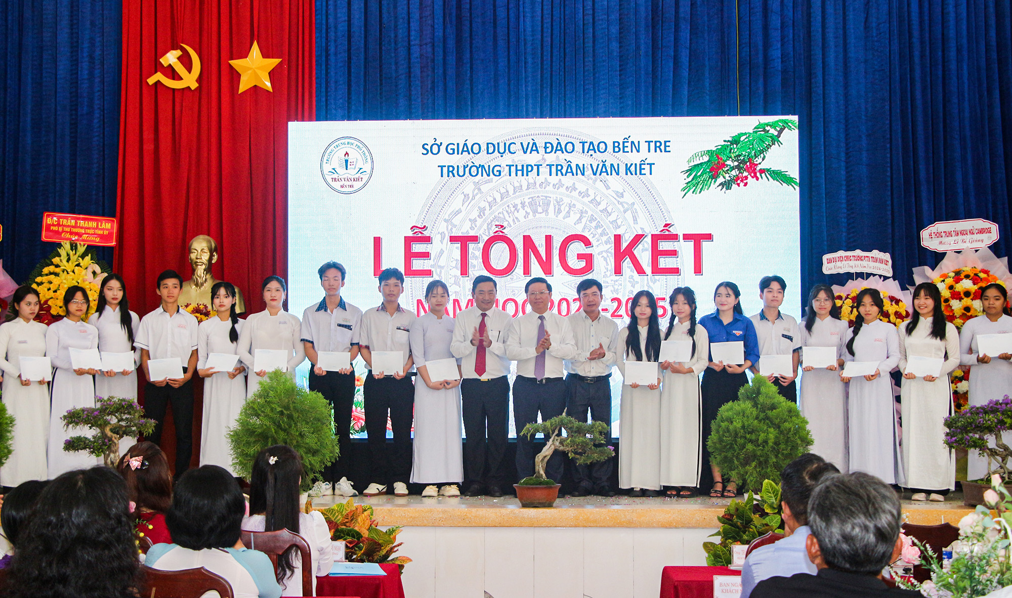 Lãnh đạo tỉnh dự Lễ tổng kết năm học 2024-2025 tại các điểm trường trên địa bàn tỉnh